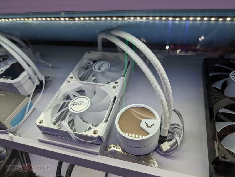 На Computex 2024 бяха показани въздушни охладители с цветни екрани