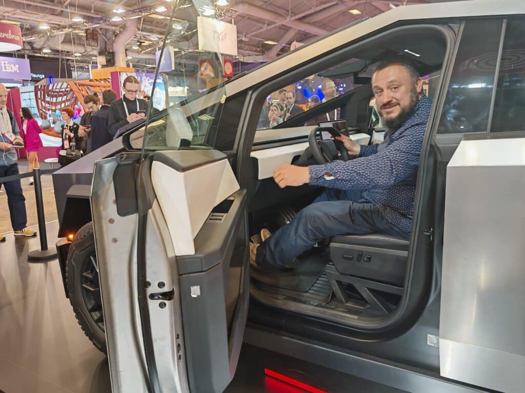 Cybertruck започна своето пътешествие в Европа. Видяхме го на живо, но на пътя кога?