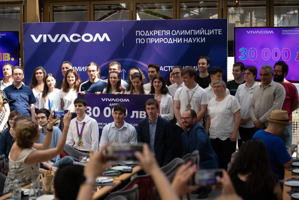 Vivacom дарява 30000 лева на Сдружението на олимпийските отбори по природни науки