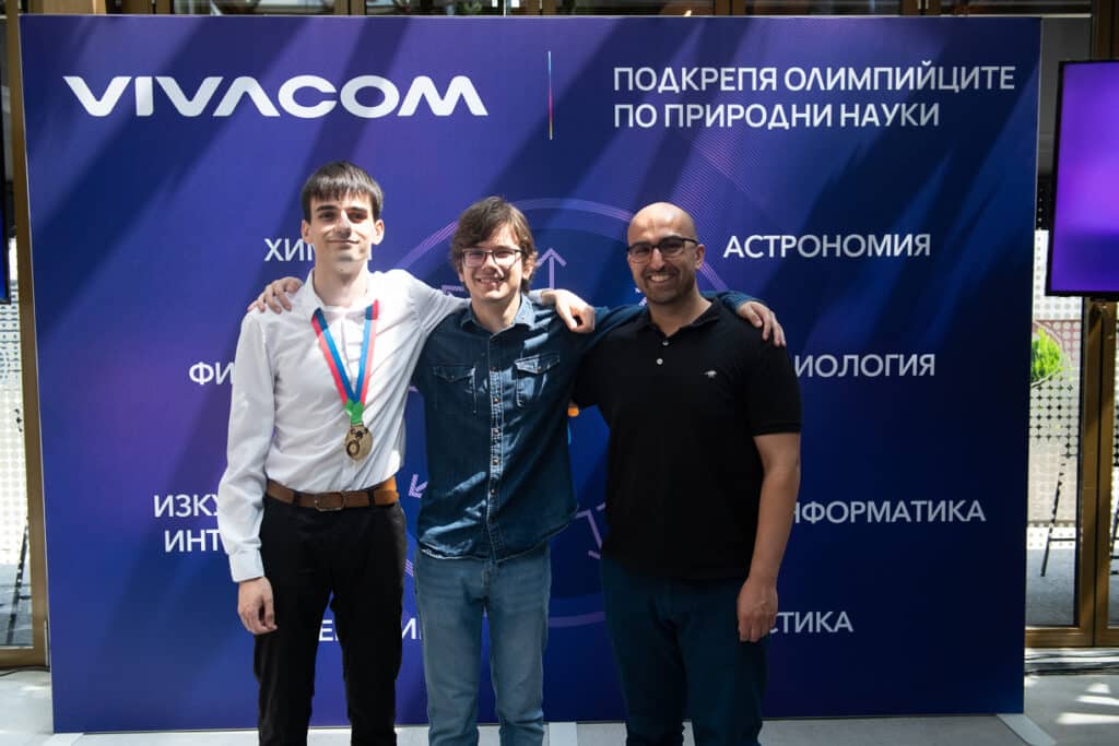 Vivacom дарява 30000 лева на Сдружението на олимпийските отбори по природни науки