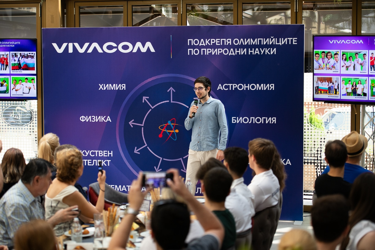 Vivacom дарява 30000 лева на Сдружението на олимпийските отбори по природни науки