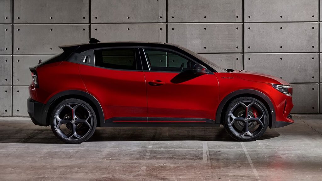 Alfa Romeo Junior Veloce с 280 к.с. готов за дебют