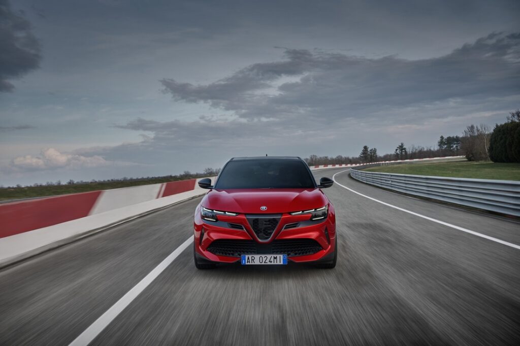 Alfa Romeo Junior Veloce с 280 к.с. готов за дебют