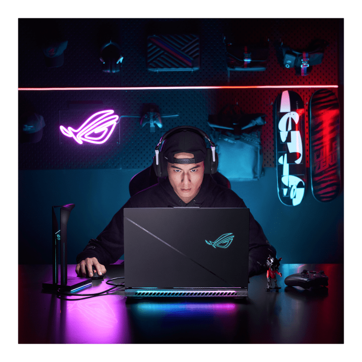 ROG Strix SCAR 18 (2024 г.) – технологично чудо