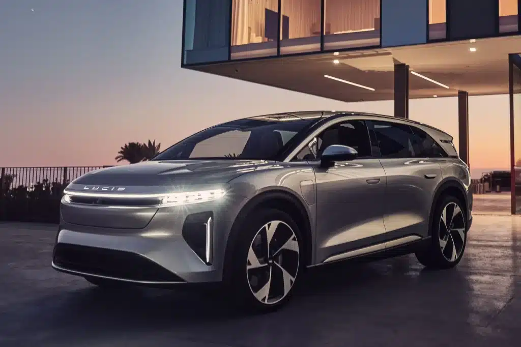 CEO-то на Lucid „се отваря“ на Rivian, Tesla, Porsche и BMW