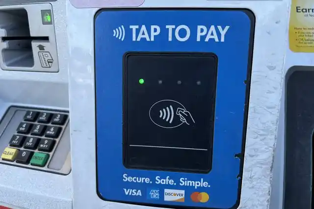 В допълнение към безконтактното плащане NFC ще може да проверява документите и да изпраща чекове