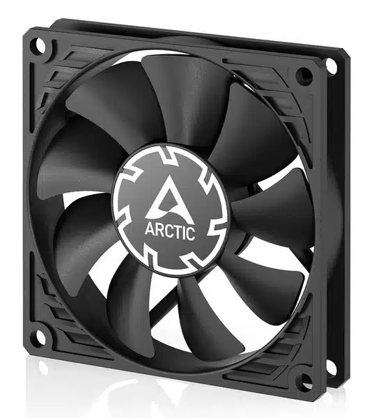 ARCTIC P8 Slim PWM PST вентилатор с височина 15 mm и цена 9,99 евро