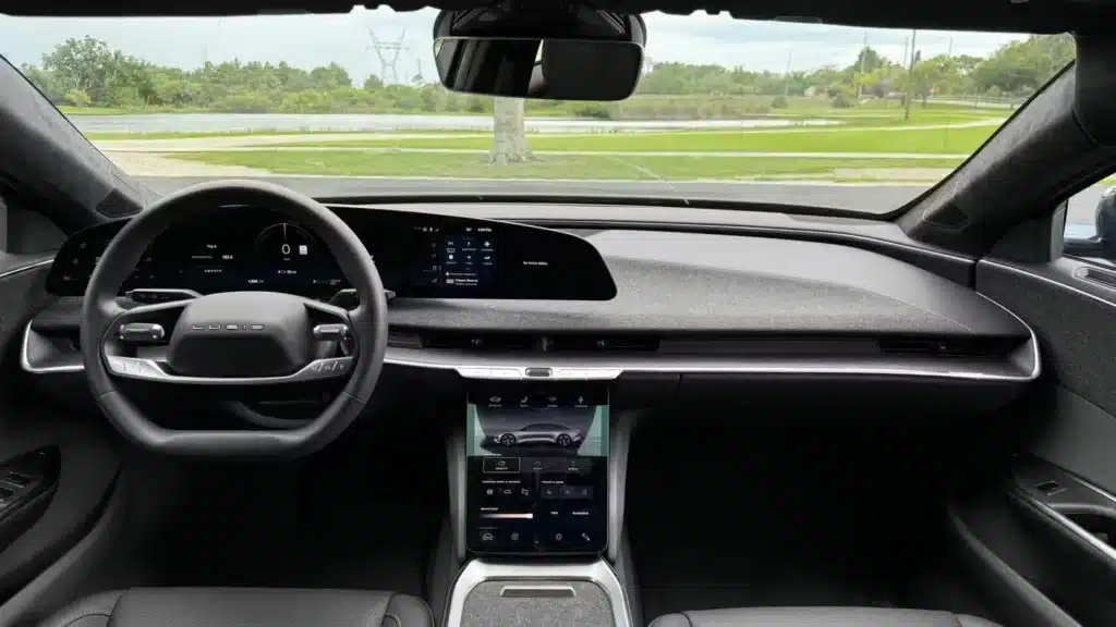 Lucid Air Pure срещу всички: Американският стартъп, който кара традиционните премиум производители да изглеждат жалки. Сравнение