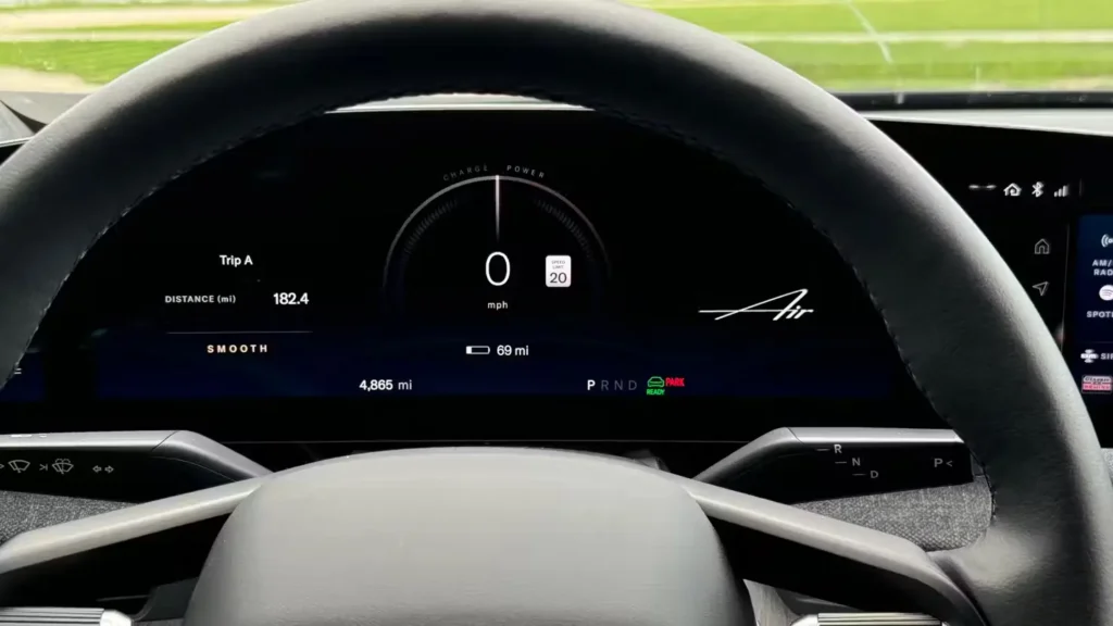Lucid Air Pure срещу всички: Американският стартъп, който кара традиционните премиум производители да изглеждат жалки. Сравнение