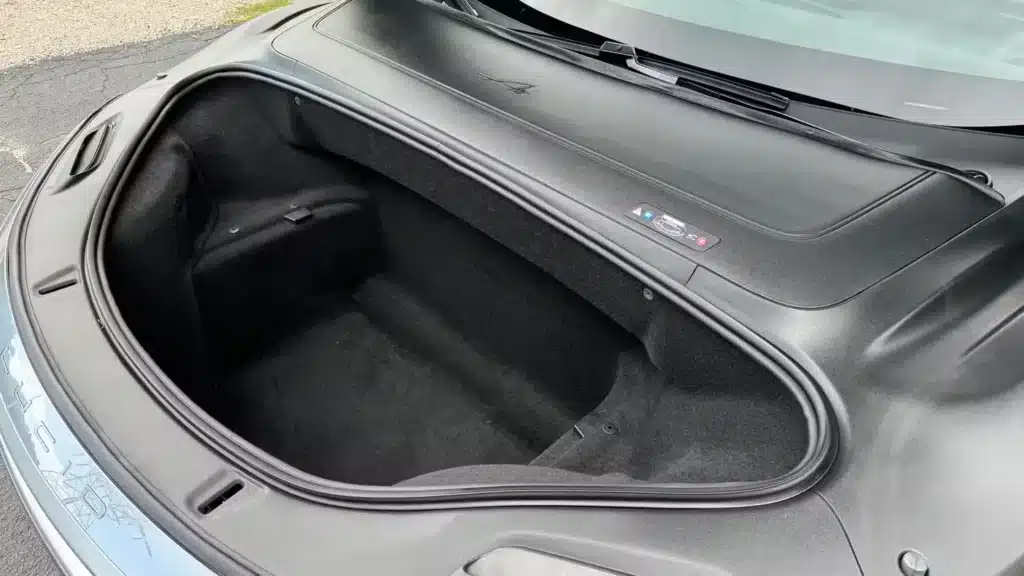 Lucid Air Pure срещу всички: Американският стартъп, който кара традиционните премиум производители да изглеждат жалки. Сравнение