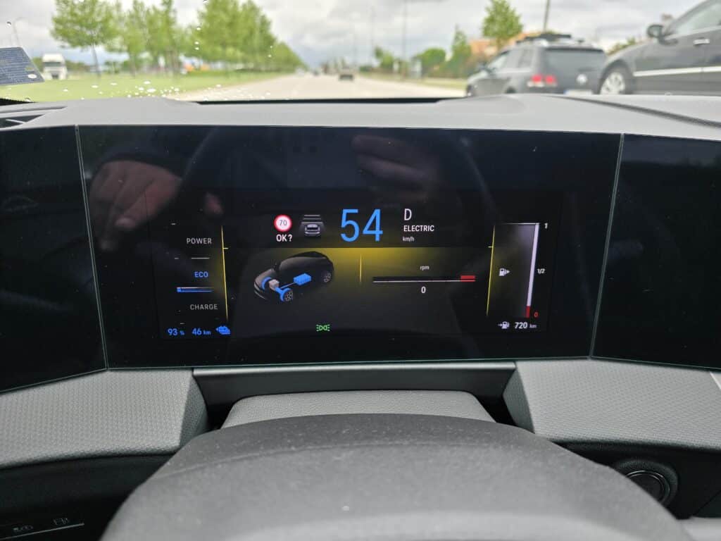 Opel Astra GSe: спортен хибрид с непоколебима елегантност и динамика