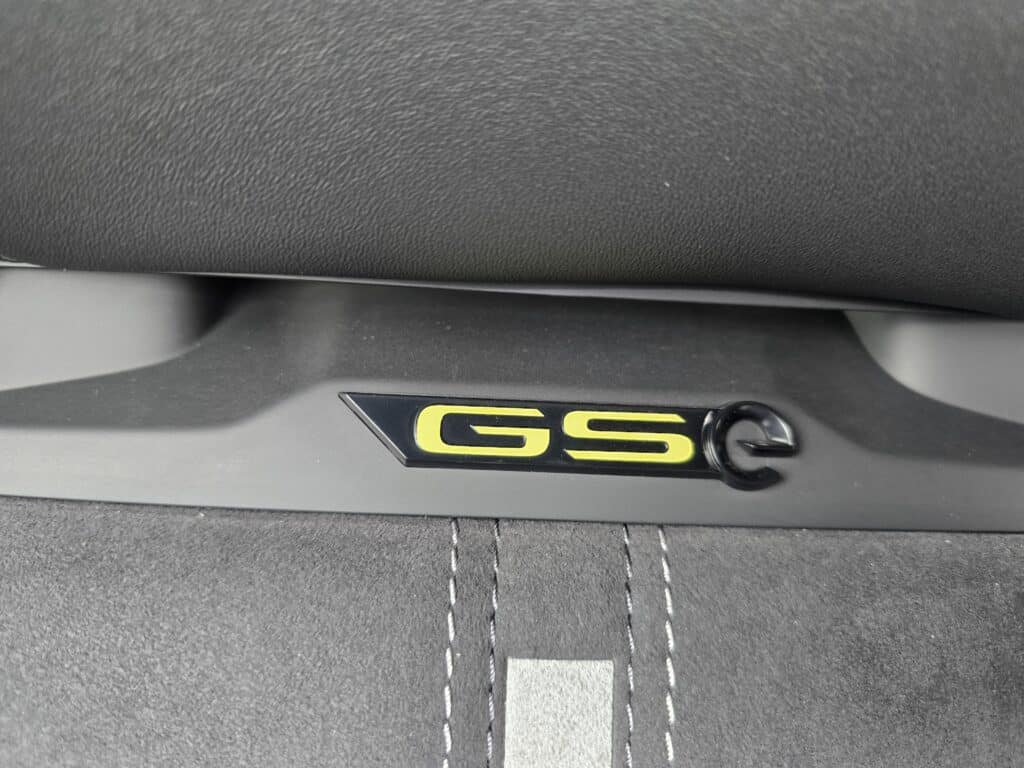 Opel Astra GSe: спортен хибрид с непоколебима елегантност и динамика
