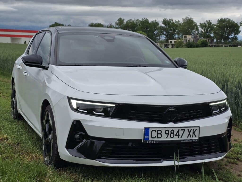 Opel Astra GSe: спортен хибрид с непоколебима елегантност и динамика