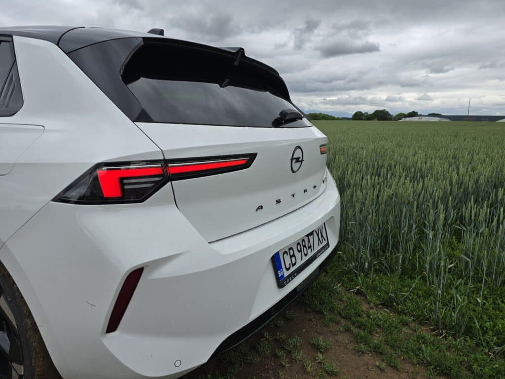 Opel Astra GSe: спортен хибрид с непоколебима елегантност и динамика
