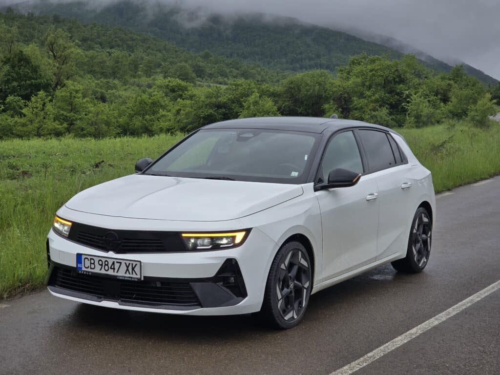 Opel Astra GSe: спортен хибрид с непоколебима елегантност и динамика