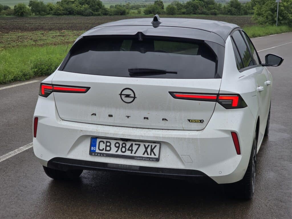 Opel Astra GSe: спортен хибрид с непоколебима елегантност и динамика