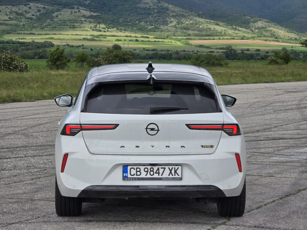 Opel Astra GSe: спортен хибрид с непоколебима елегантност и динамика