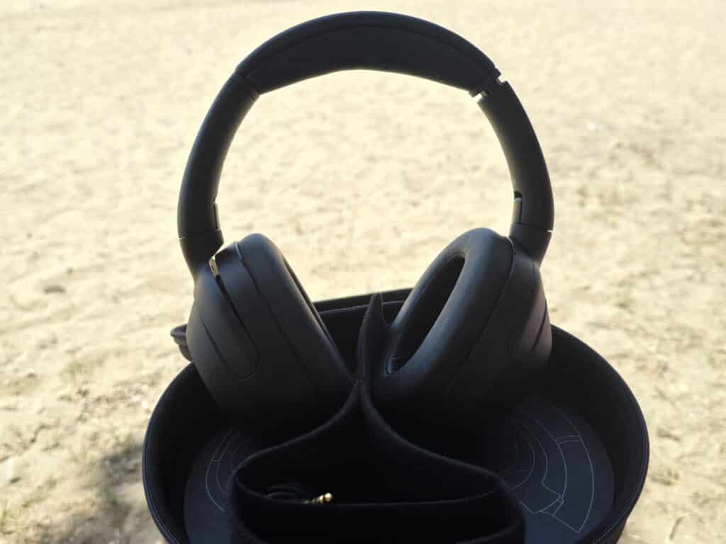 Sony ULT Wear: удобни слушалки от среден клас с мощен бас
