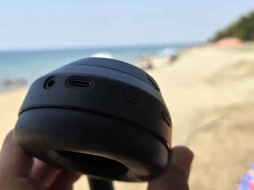 Sony ULT Wear: удобни слушалки от среден клас с мощен бас