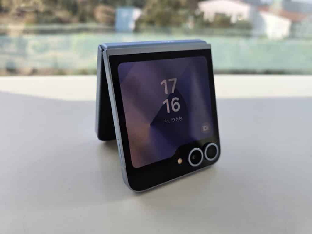 Samsung Galaxy Z Flip6: Сгъваемият шедьовър, носещ стил и функционалност, има нова версия