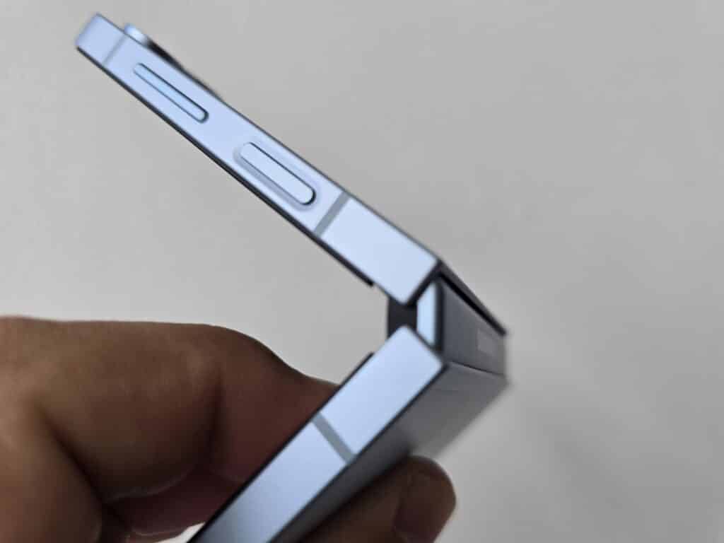 Samsung Galaxy Z Flip6: Сгъваемият шедьовър, носещ стил и функционалност, има нова версия