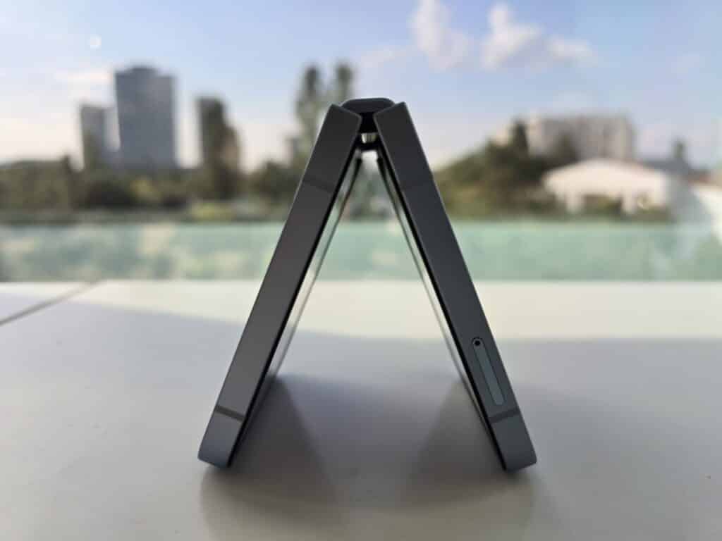 Samsung Galaxy Z Flip6: Сгъваемият шедьовър, носещ стил и функционалност, има нова версия