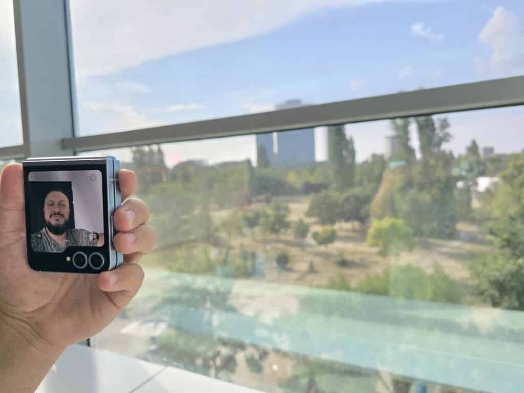 Samsung Galaxy Z Flip6: Сгъваемият шедьовър, носещ стил и функционалност, има нова версия