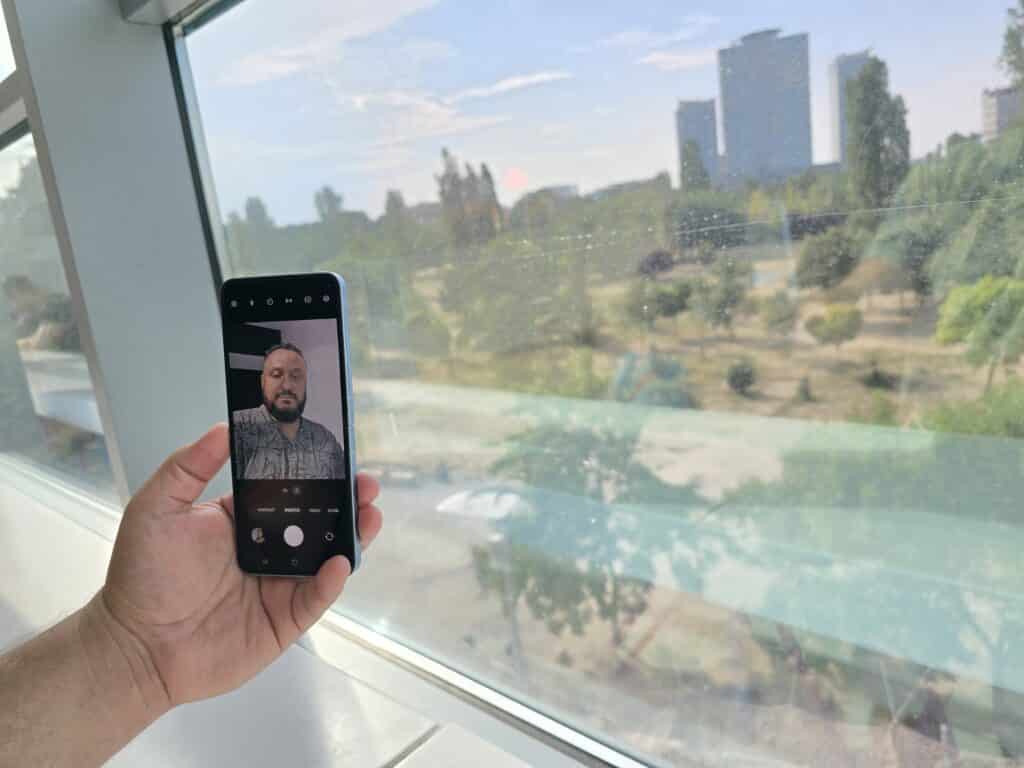 Samsung Galaxy Z Flip6: Сгъваемият шедьовър, носещ стил и функционалност, има нова версия