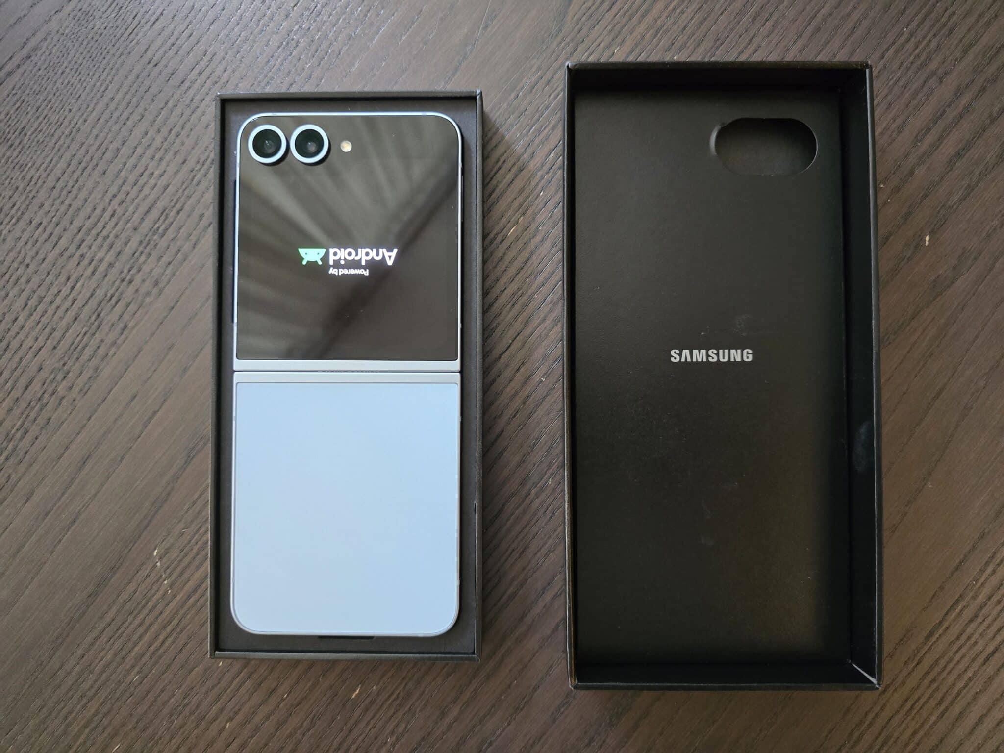 Samsung Galaxy Z Flip6: Сгъваемият шедьовър, носещ стил и функционалност, има нова версия
