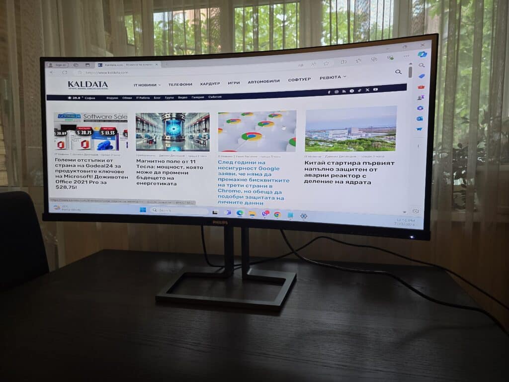 Philips 40B1U6903CH: Ултраширок монитор, който трансформира работната среда