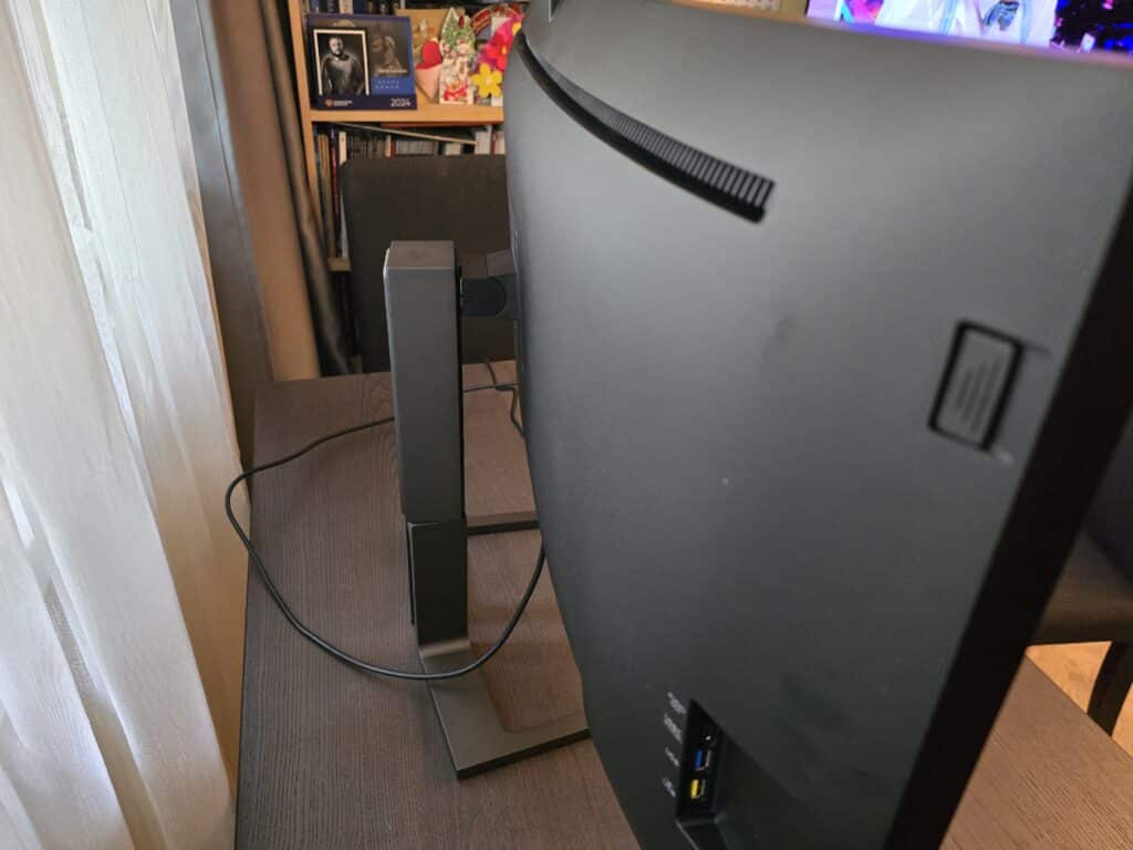 Philips 40B1U6903CH: Ултраширок монитор, който трансформира работната среда
