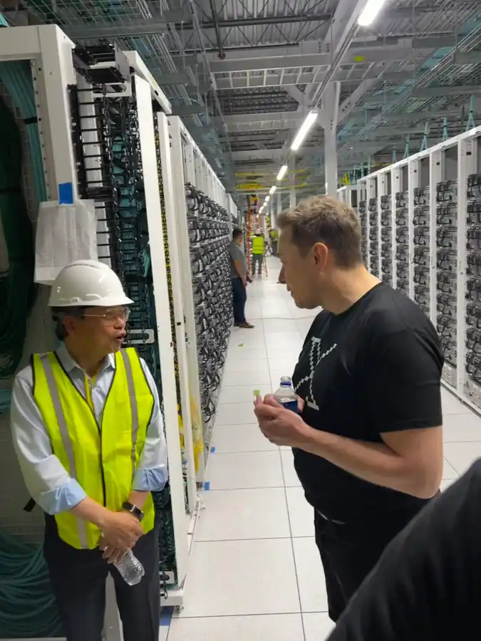150 000 графични процесора и море от охлаждаща течност: Tesla се превръща в люлка на свръхразума