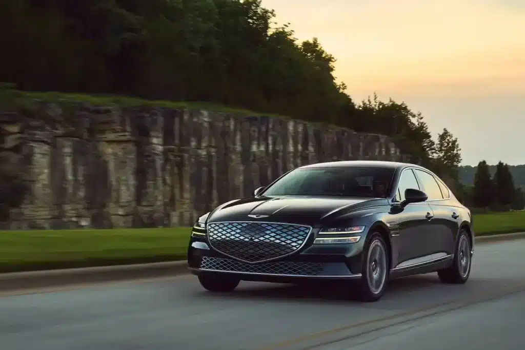 Lucid Air Pure срещу всички: Американският стартъп, който кара традиционните премиум производители да изглеждат жалки. Сравнение