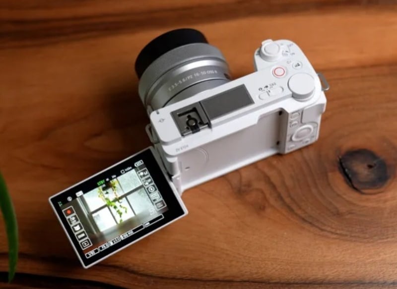 Представиха Sony ZV-E10 II – компактен безогледален фотоапарат за влогъри с цена от 9