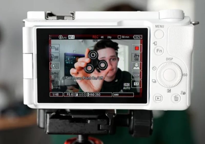 Представиха Sony ZV-E10 II – компактен безогледален фотоапарат за влогъри с цена от 9