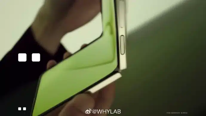 Huawei показа сгъваемия смартфон Nova Flip с квадратен екран