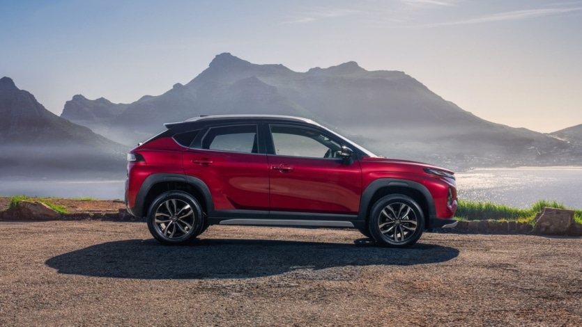 Toyota Starlet Cross – градски кросоувър, наполовина по-евтин от RAV4