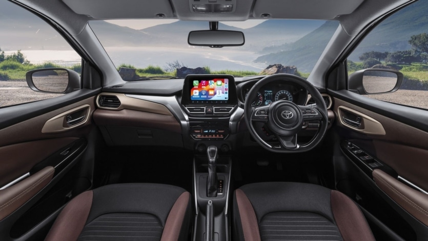 Toyota Starlet Cross – градски кросоувър, наполовина по-евтин от RAV4