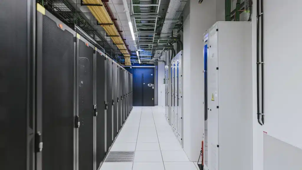Топлината от центъра за данни на Equinix се използва за отопление на олимпийски плувни басейни в Париж