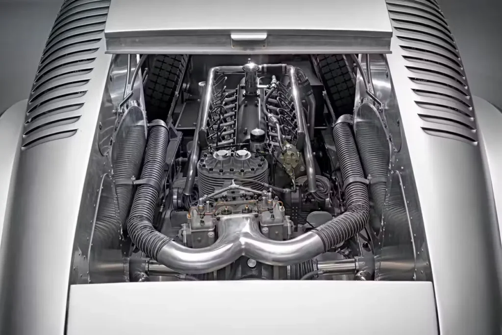 На Audi му бяха необходими 90 години, за да създаде този суперседан с V16 двигател