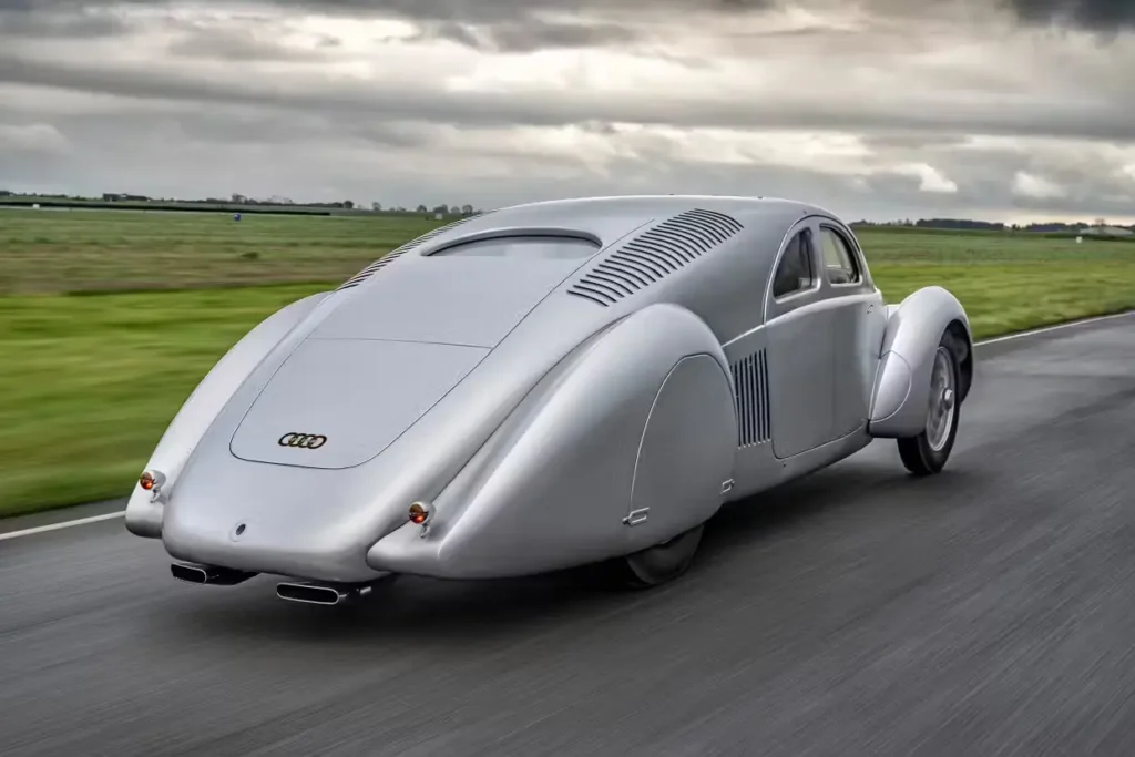 На Audi му бяха необходими 90 години, за да създаде този суперседан с V16 двигател