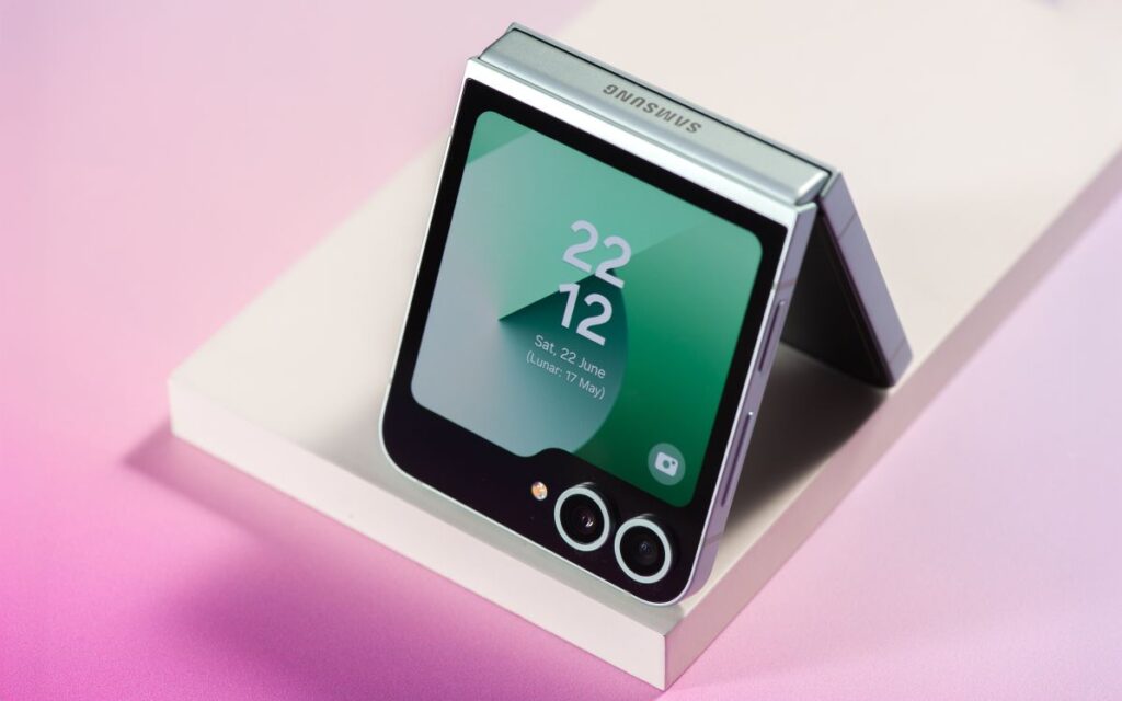 Samsung Galaxy Z Flip6: Сгъваемият шедьовър, носещ стил и функционалност, има нова версия