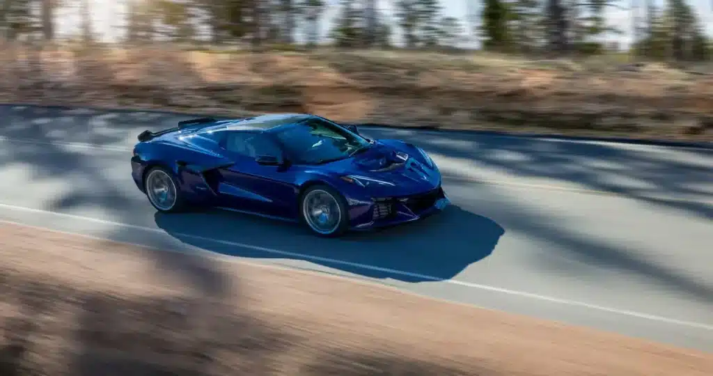 Новият Chevrolet Corvette ZR1 идва със 793 kW (1064 к.с.) атомна бомба на квартална свада с винкели