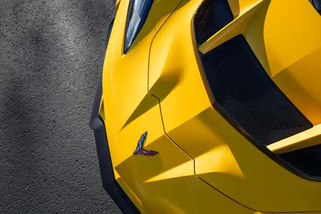 Новият Chevrolet Corvette ZR1 идва със 793 kW (1064 к.с.) атомна бомба на квартална свада с винкели