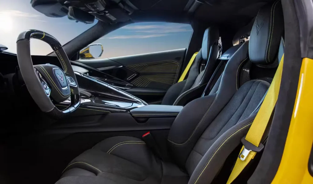 Новият Chevrolet Corvette ZR1 идва със 793 kW (1064 к.с.) атомна бомба на квартална свада с винкели