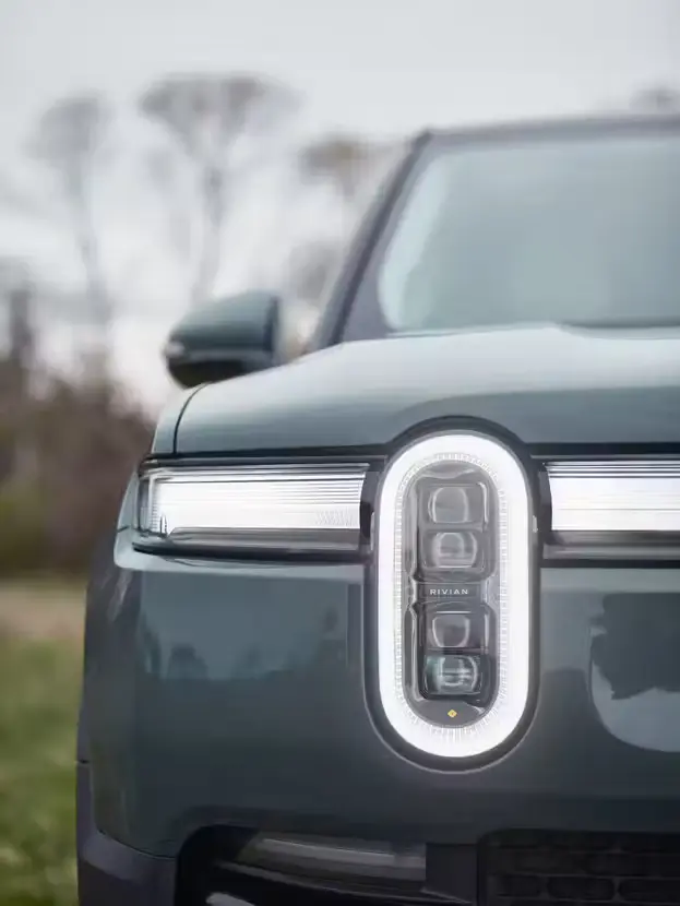 Rivian R1T срещу Tesla Cybertruck: Битката на причудливите електрически пикапи