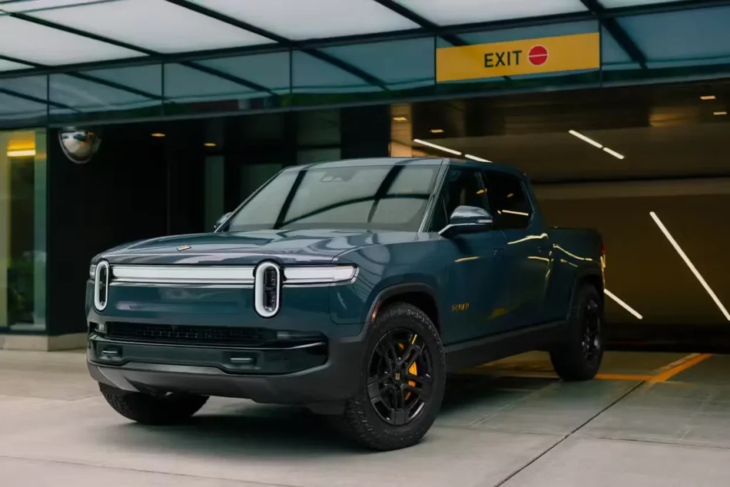 Rivian R1T срещу Tesla Cybertruck: Битката на причудливите електрически пикапи