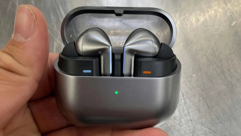 Samsung Galaxy Buds 3 Pro се появиха на пазара преди обявяването им – първият купувач сподели впечатленията си