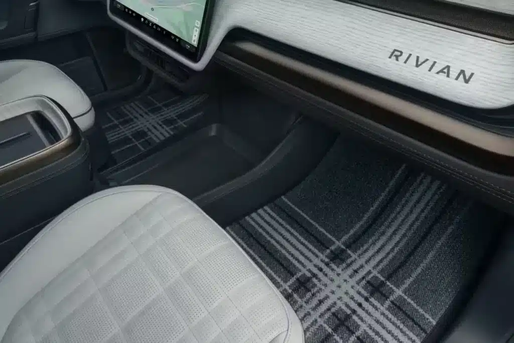 Rivian R1T срещу Tesla Cybertruck: Битката на причудливите електрически пикапи