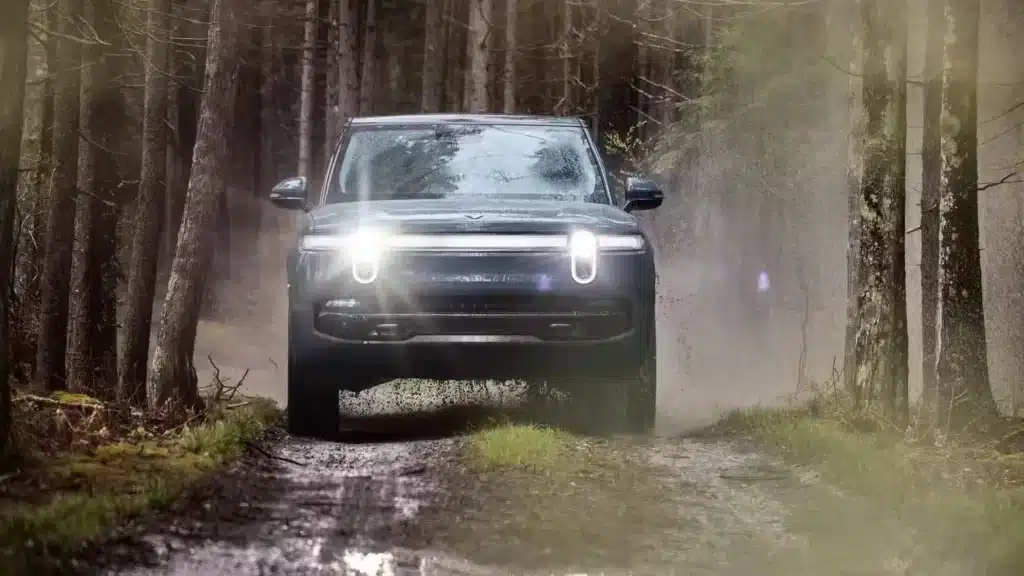Rivian R1T срещу Tesla Cybertruck: Битката на причудливите електрически пикапи
